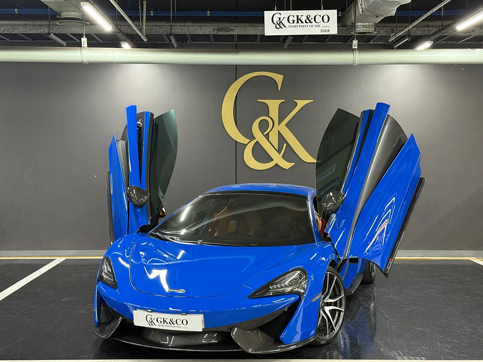 맥라렌 570S 스파이더 2018 파리스 블루 사진 1