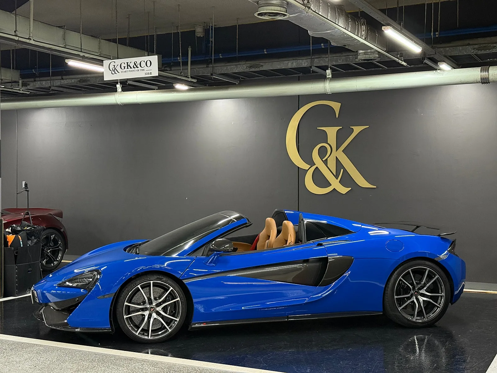 맥라렌 570S 스파이더 2018 파리스 블루 사진 2