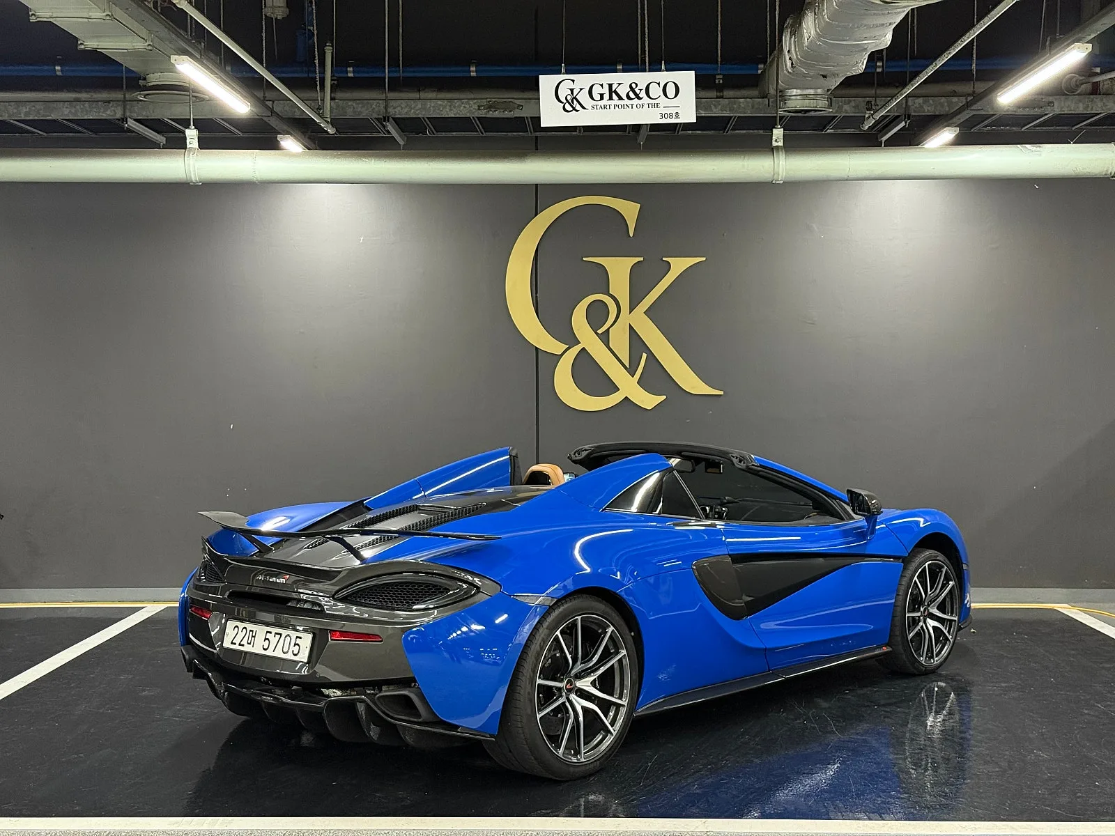 맥라렌 570S 스파이더 2018 파리스 블루 사진 3