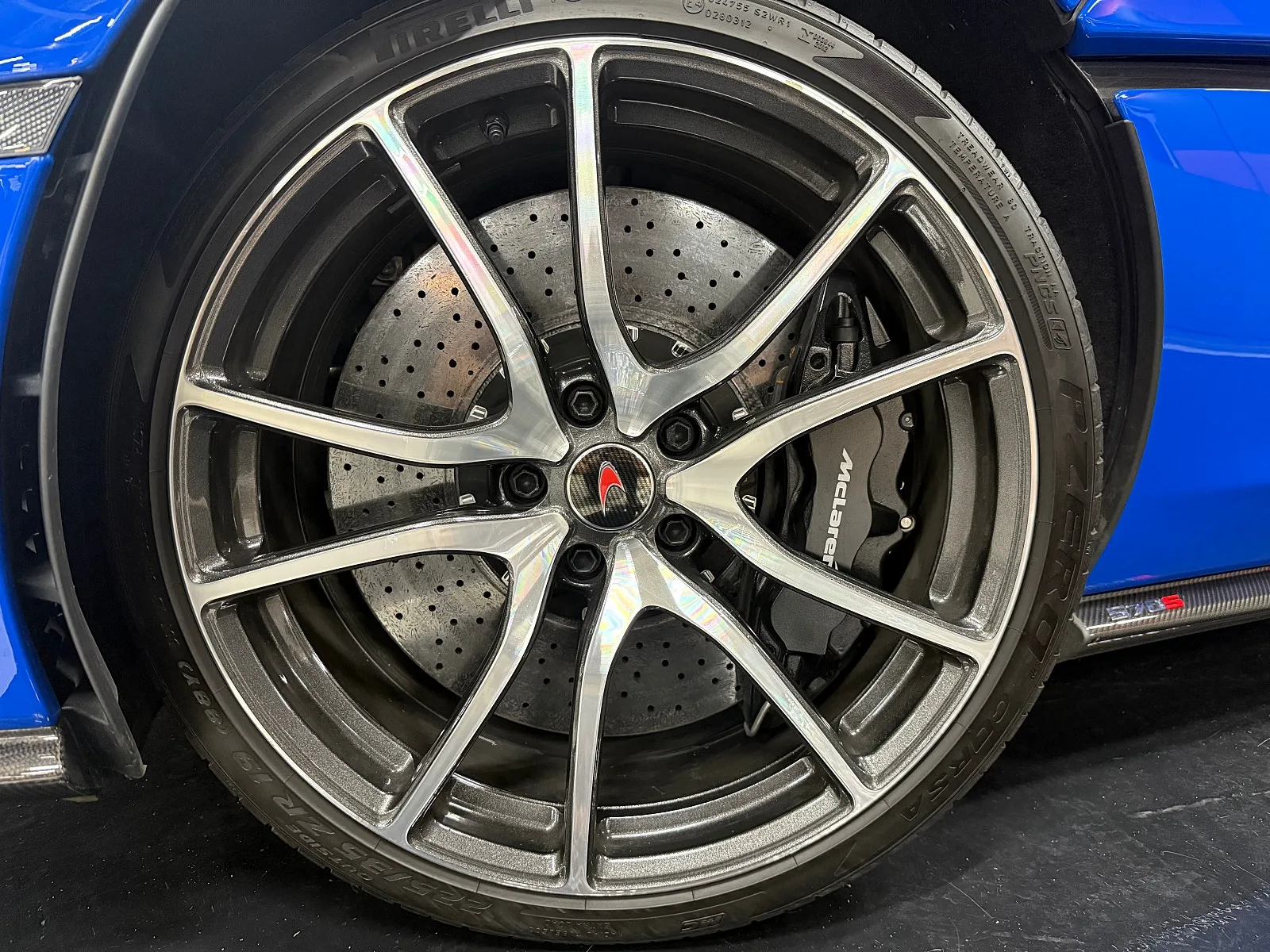 맥라렌 570S 스파이더 2018 파리스 블루 사진 6