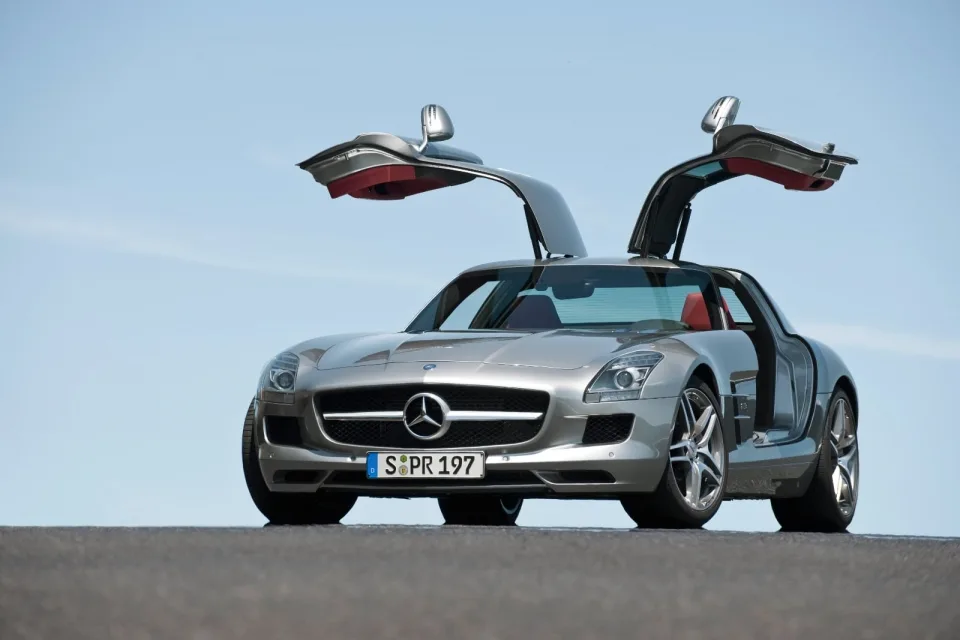 날개를 펼친 아이콘, SLS AMG