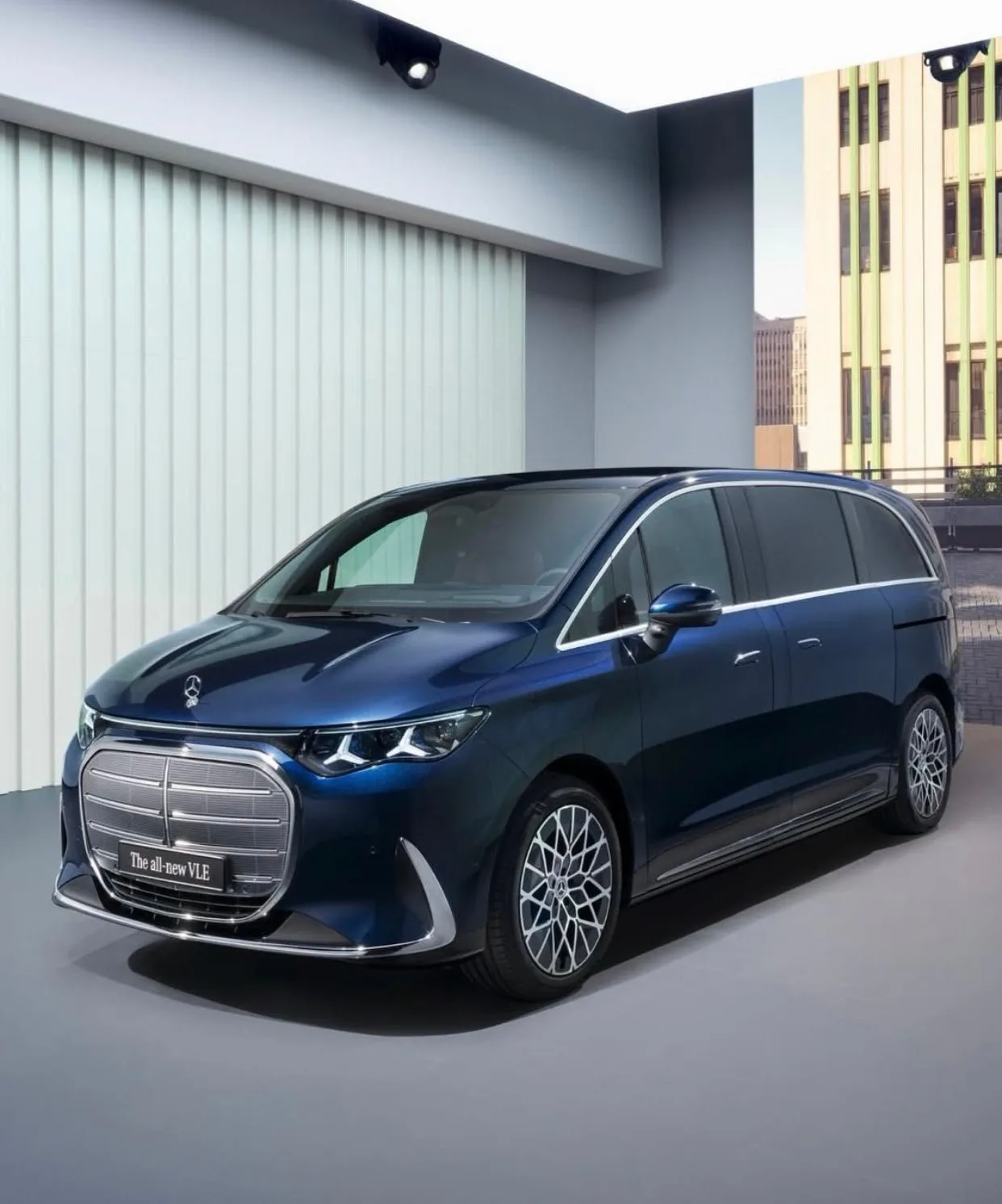 벤츠가 제대로 칼 갈았다.. Mercedes-Benz VLE 실물 등장, 카니발은 이제 끝