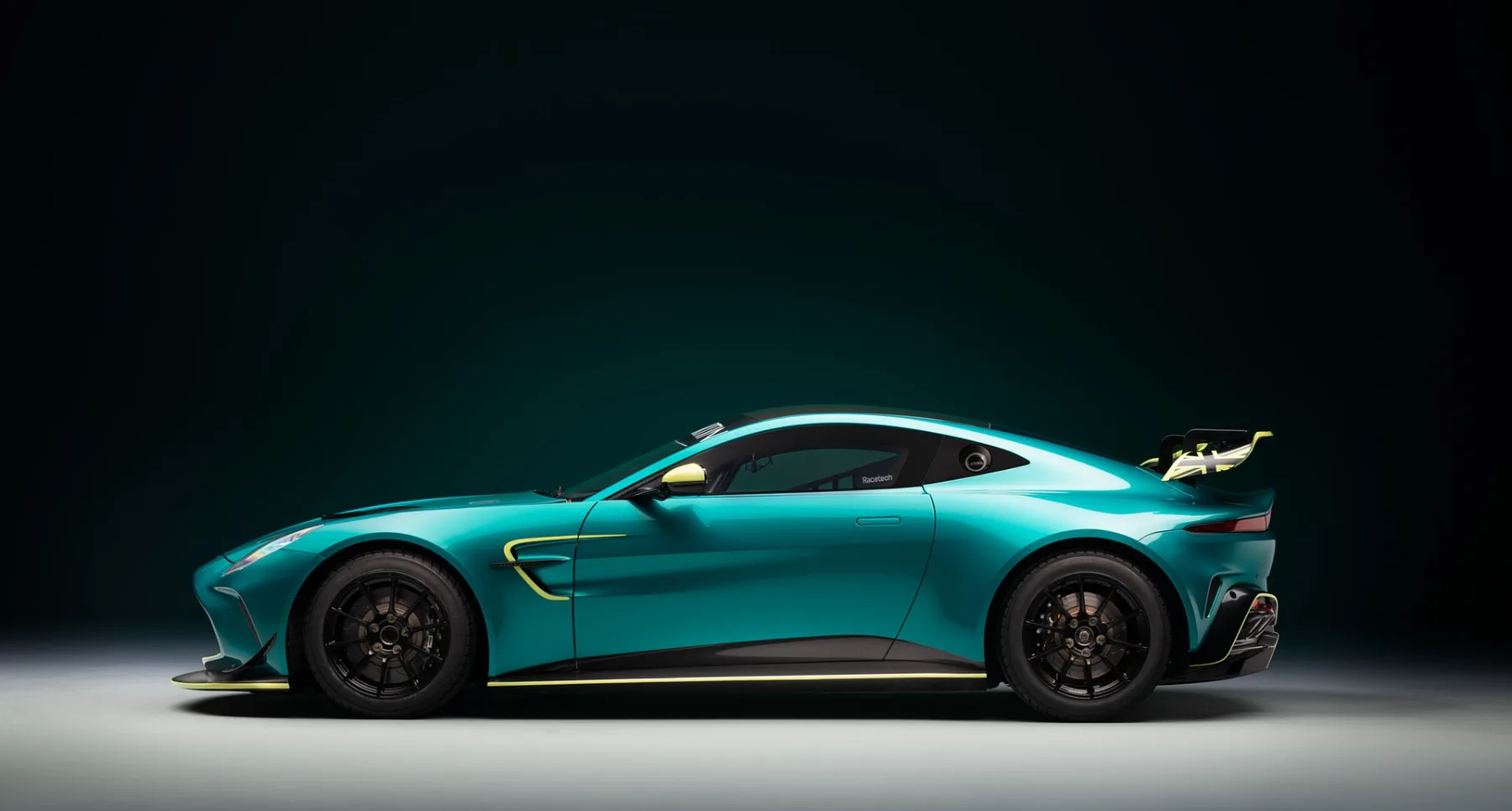 2025 신형 애스턴마틴 밴티지 GT4 레이스 카 공개