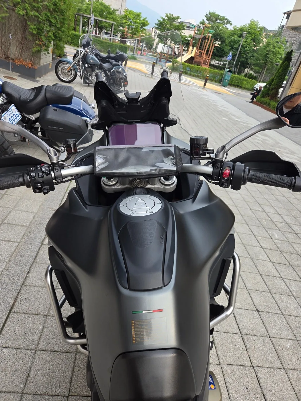 두카티 멀티스트라다 V4 S 2023 건메탈 사진 4