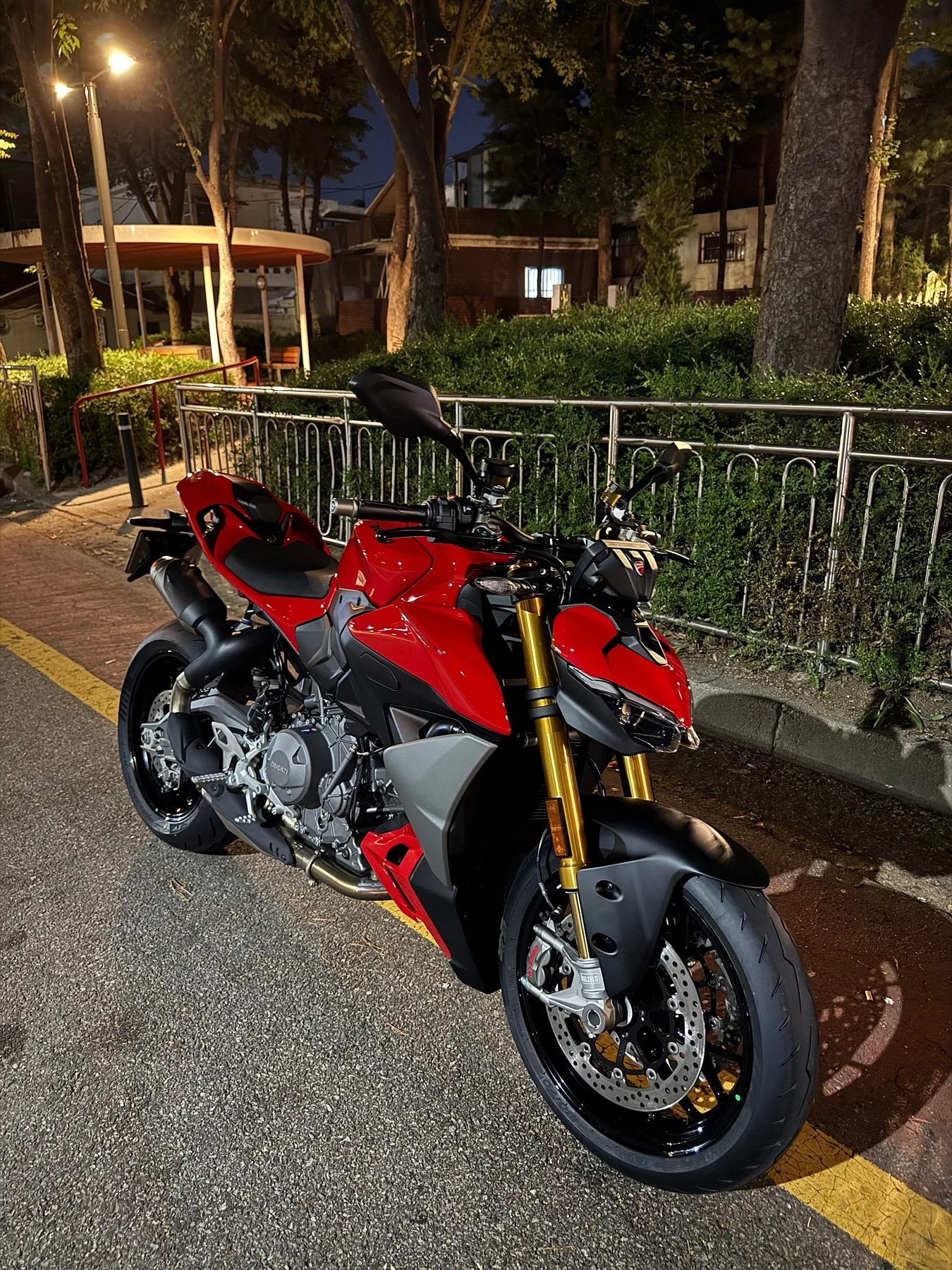 두카티 스트리트파이터 V2S 2026
