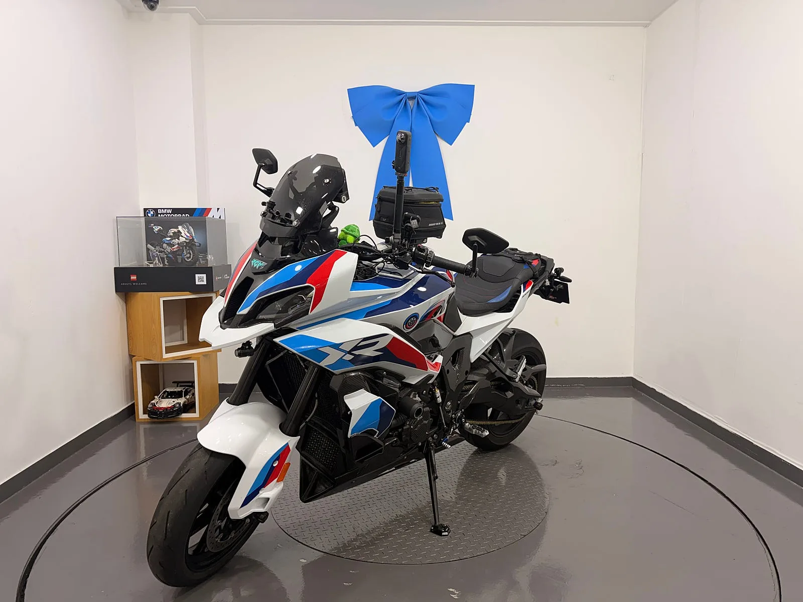 BMW M 1000 XR 2026 블루