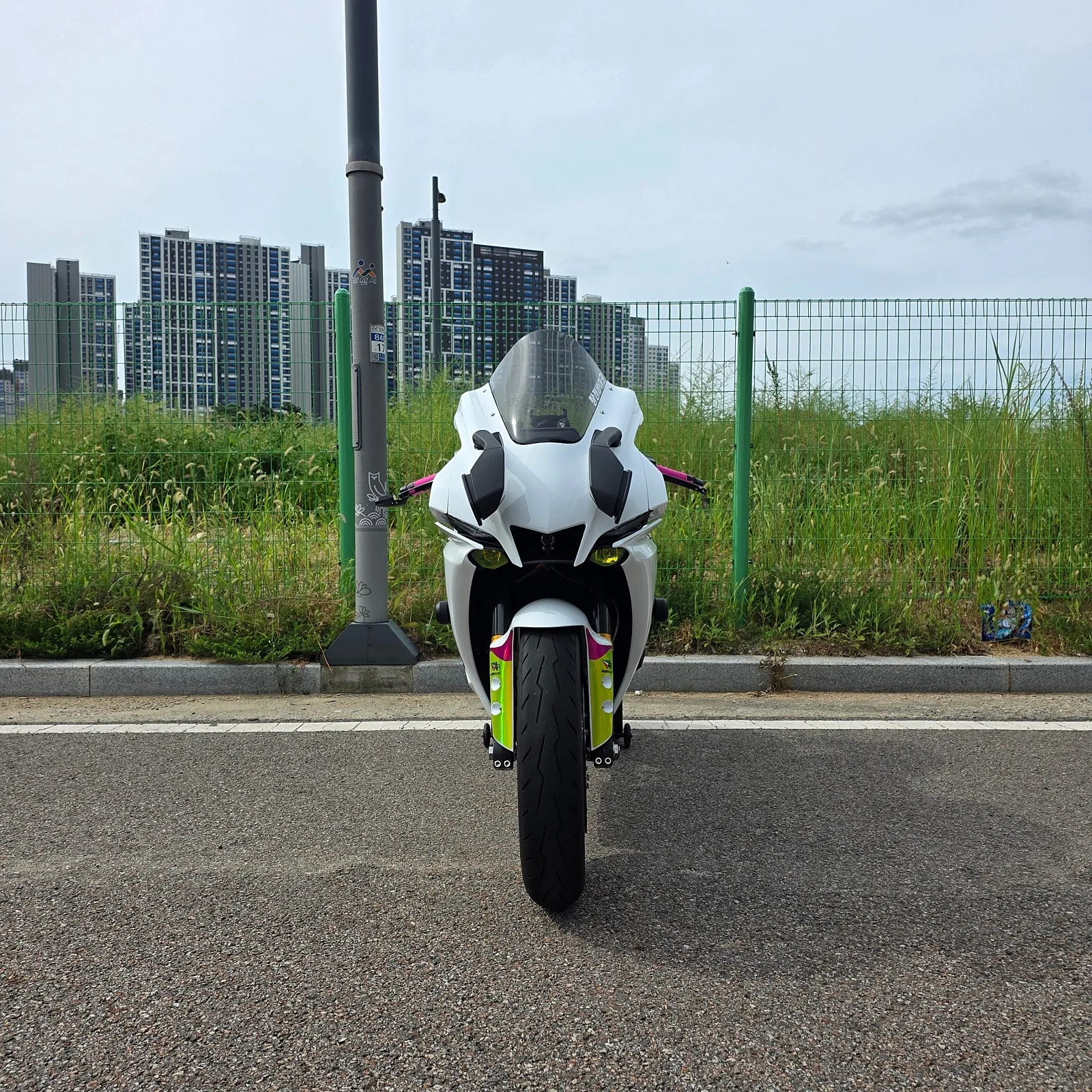 야마하 YZF-R1 60주년 2022 화이트