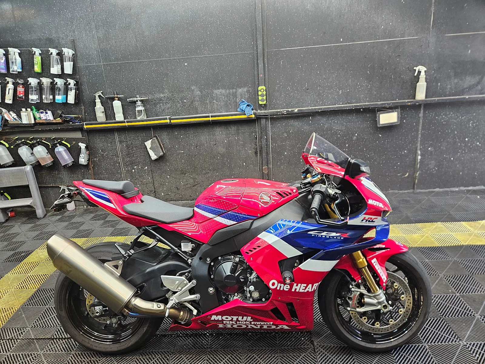 혼다 CBR 1000 RR SP 2025 레드 사진 1