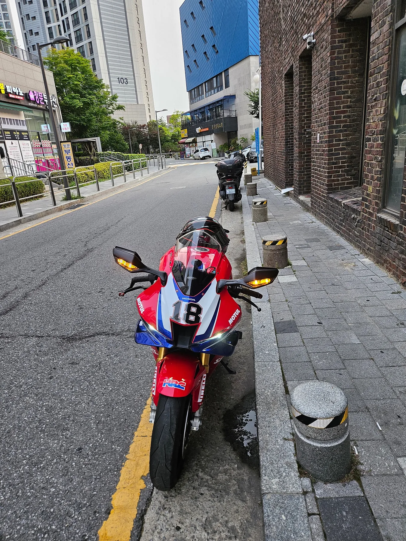 혼다 CBR 1000 RR SP 2025 레드 사진 2