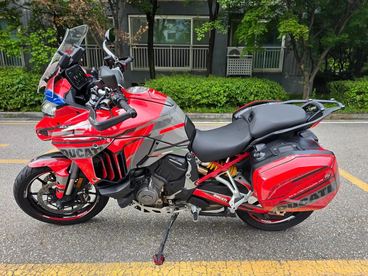 두카티 멀티스트라다 V4 S 2022 레드 사진 1