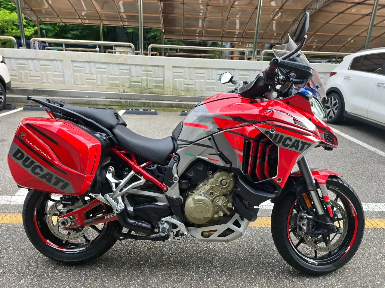 두카티 멀티스트라다 V4 S 2022 레드 사진 2