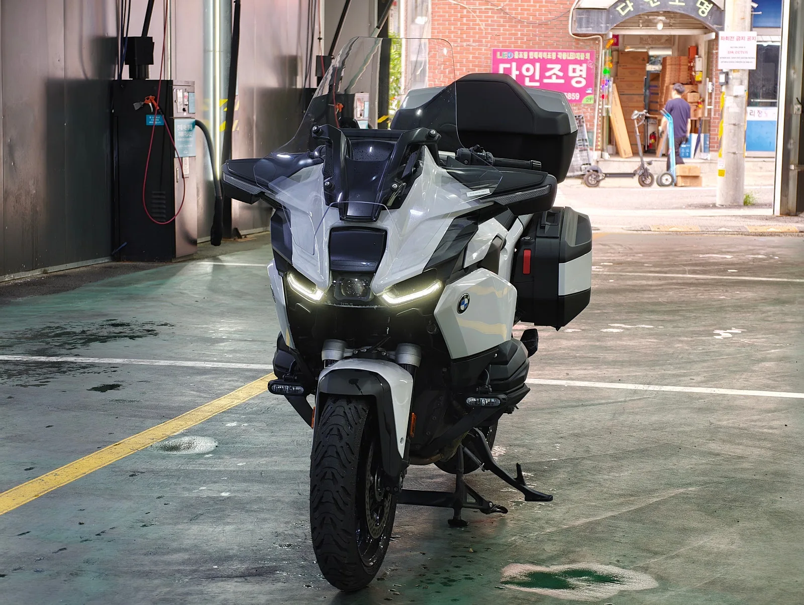BMW R 1300 RT 2025 알파인화이트