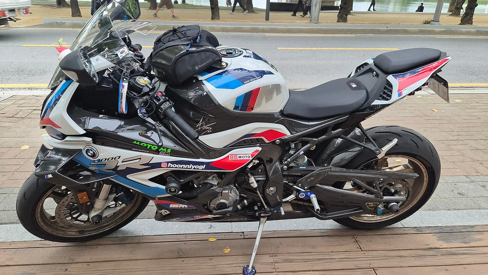 BMW M 1000 RR 2023 화이트 사진 1