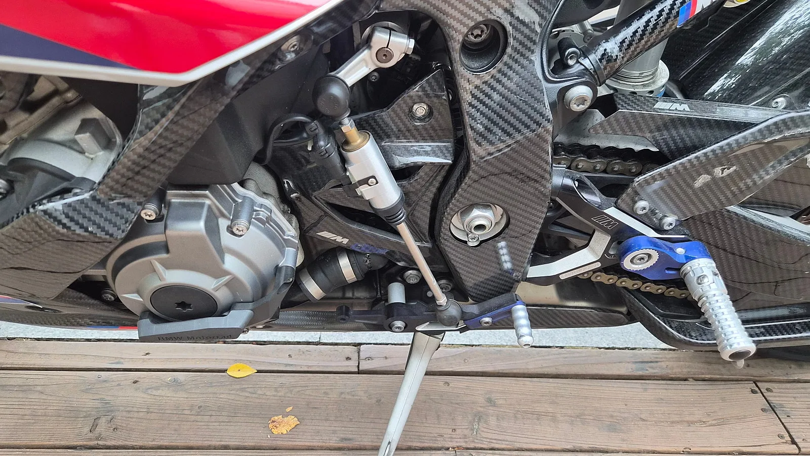 BMW M 1000 RR 2023 화이트 사진 2