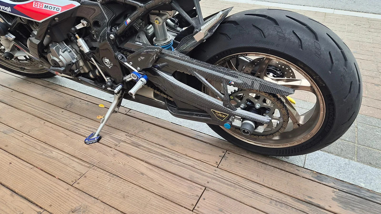 BMW M 1000 RR 2023 화이트 사진 3