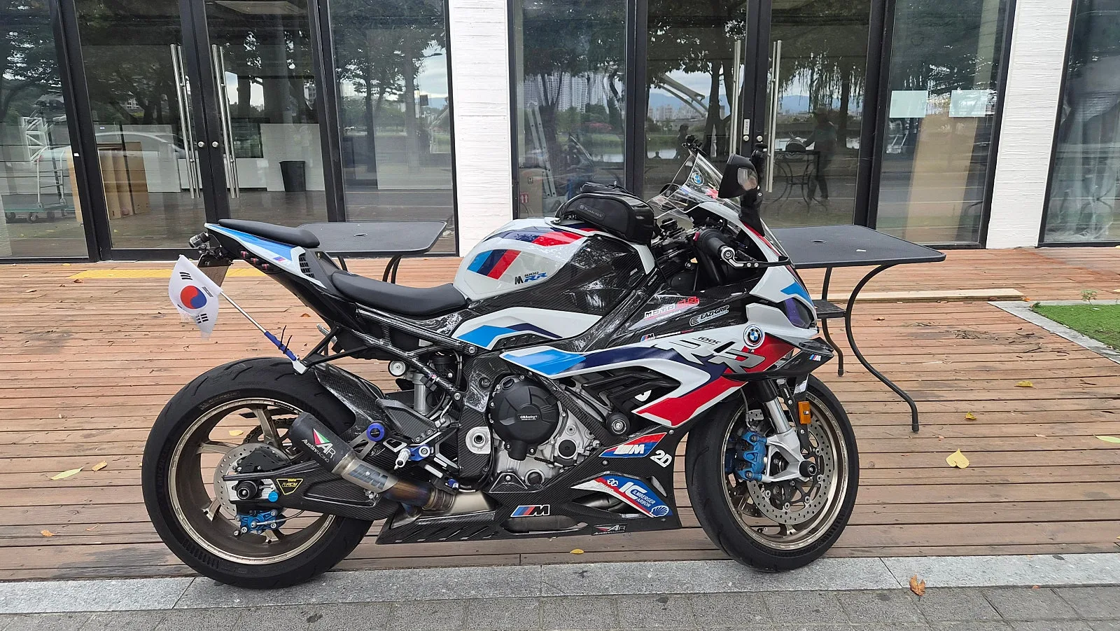 BMW M 1000 RR 2023 화이트 사진 5