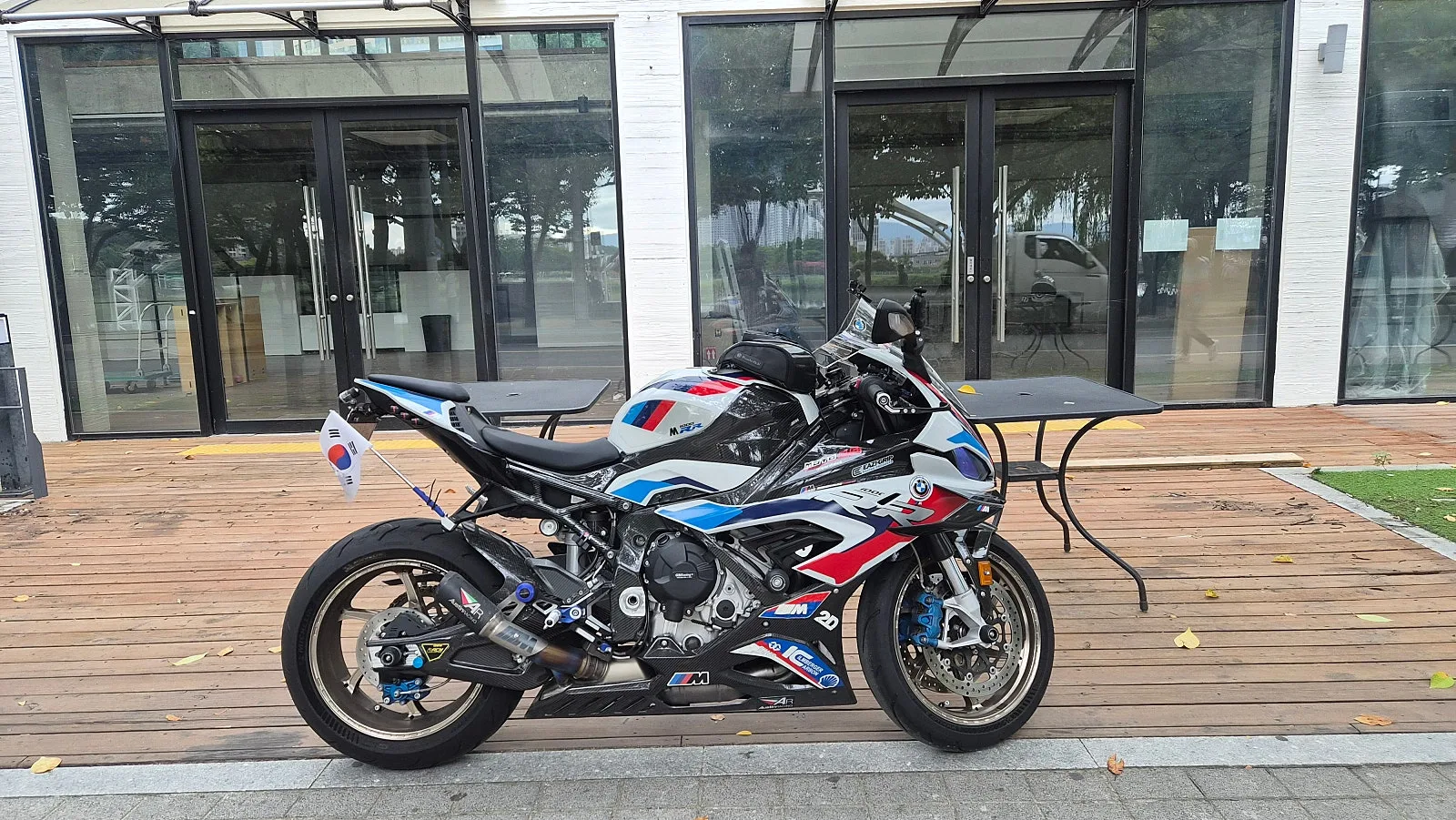 BMW M 1000 RR 2023 화이트 사진 6