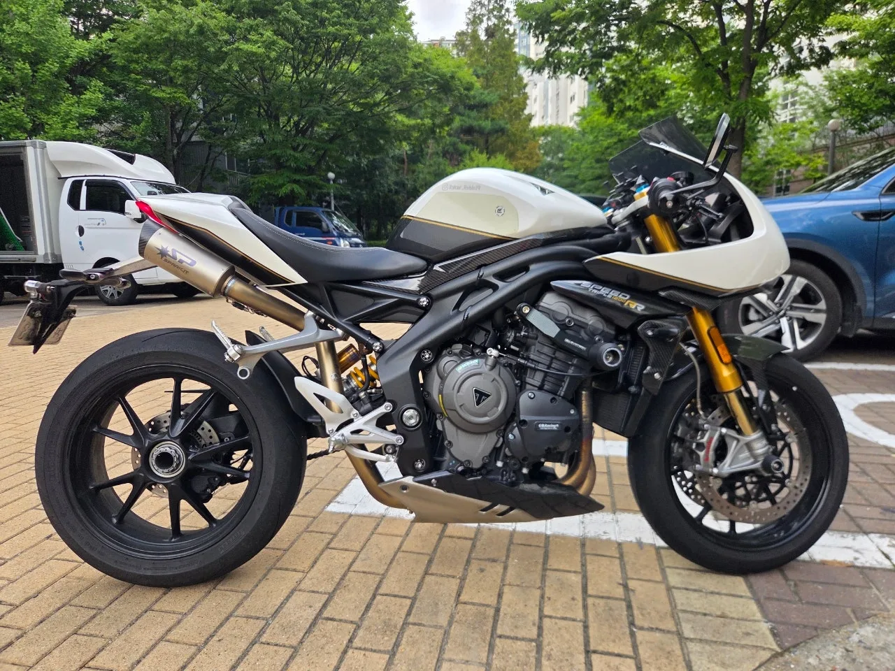 트라이엄프 스피드 트리플 1200 RR 2024 화이트