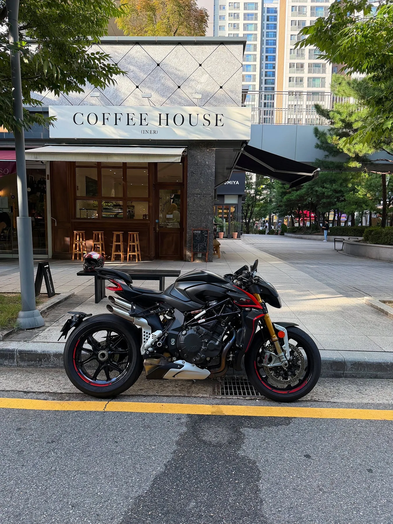MV아구스타 브루탈레 1000 RR 2023 블랙 사진 1