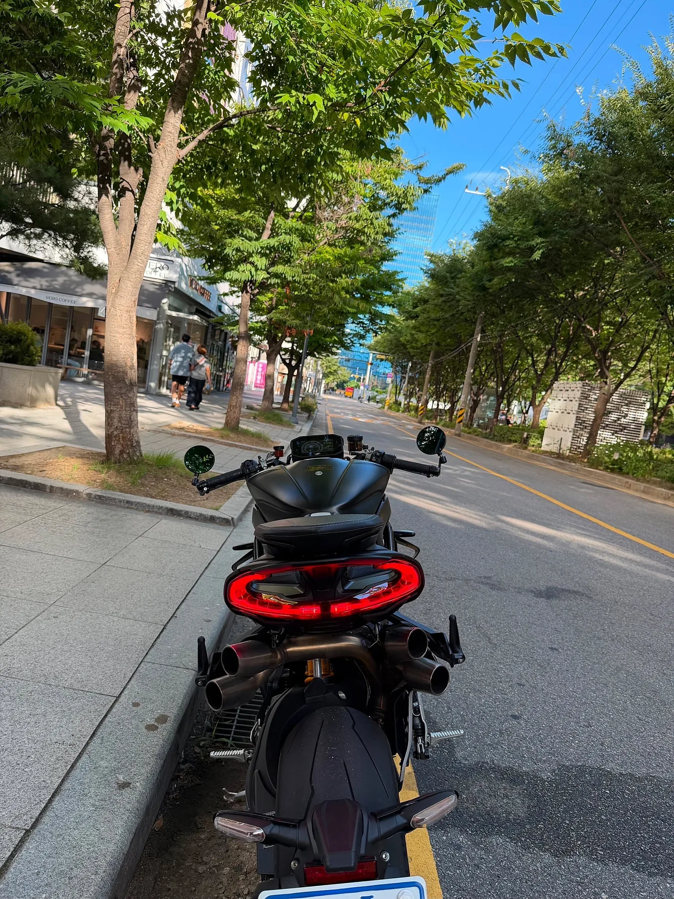 MV아구스타 브루탈레 1000 RR 2023 블랙 사진 4