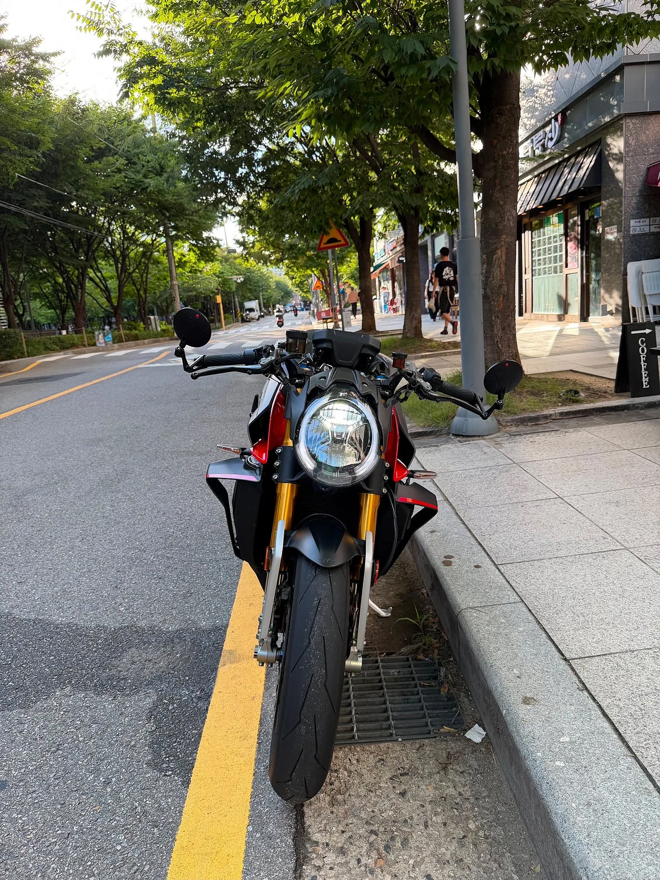 MV아구스타 브루탈레 1000 RR 2023 블랙 사진 8