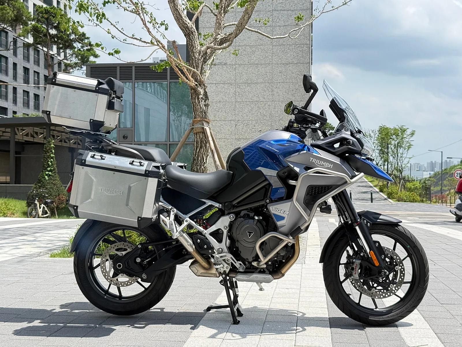 트라이엄프 타이거1200GT 익스플로러 2024 블루 사진 2