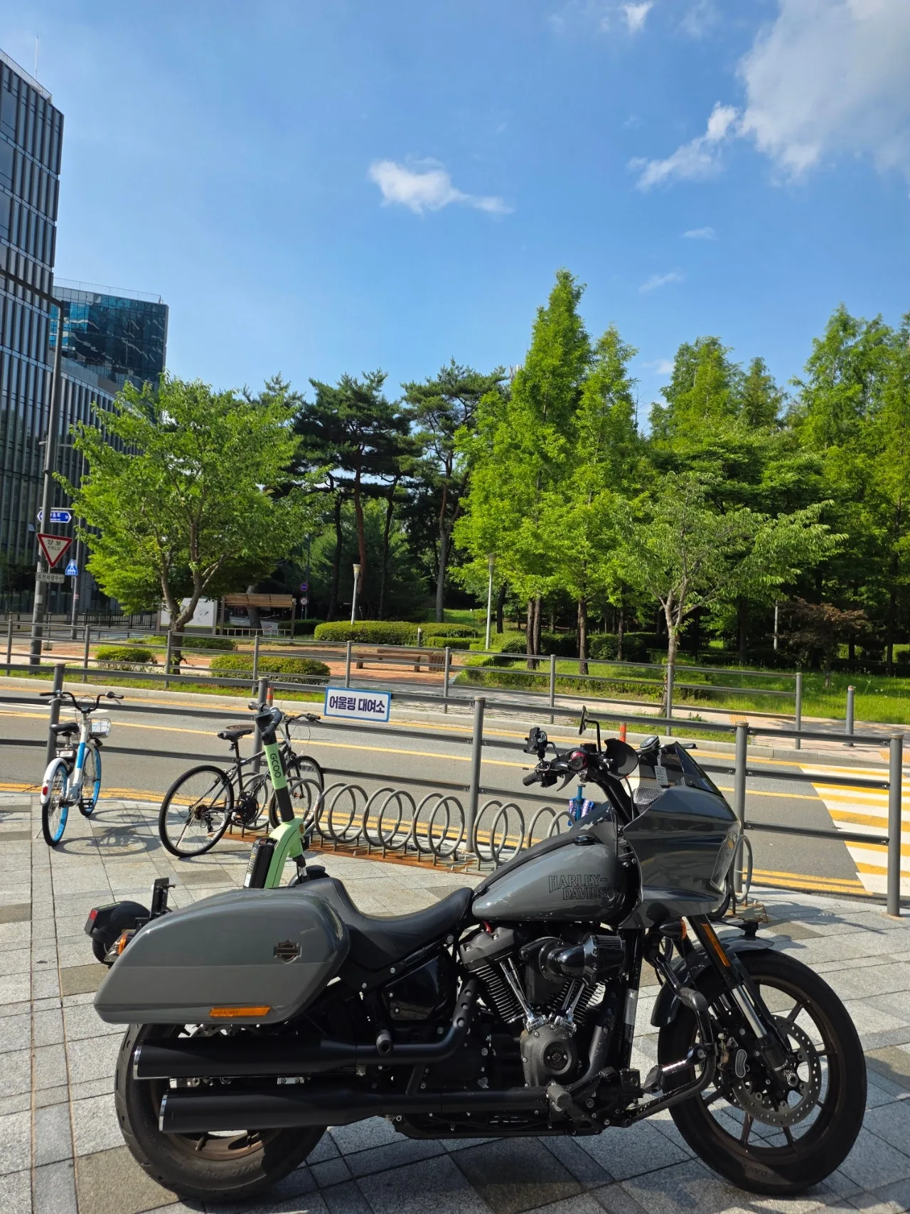 할리데이비슨 로우라이더 ST 2022 블랙