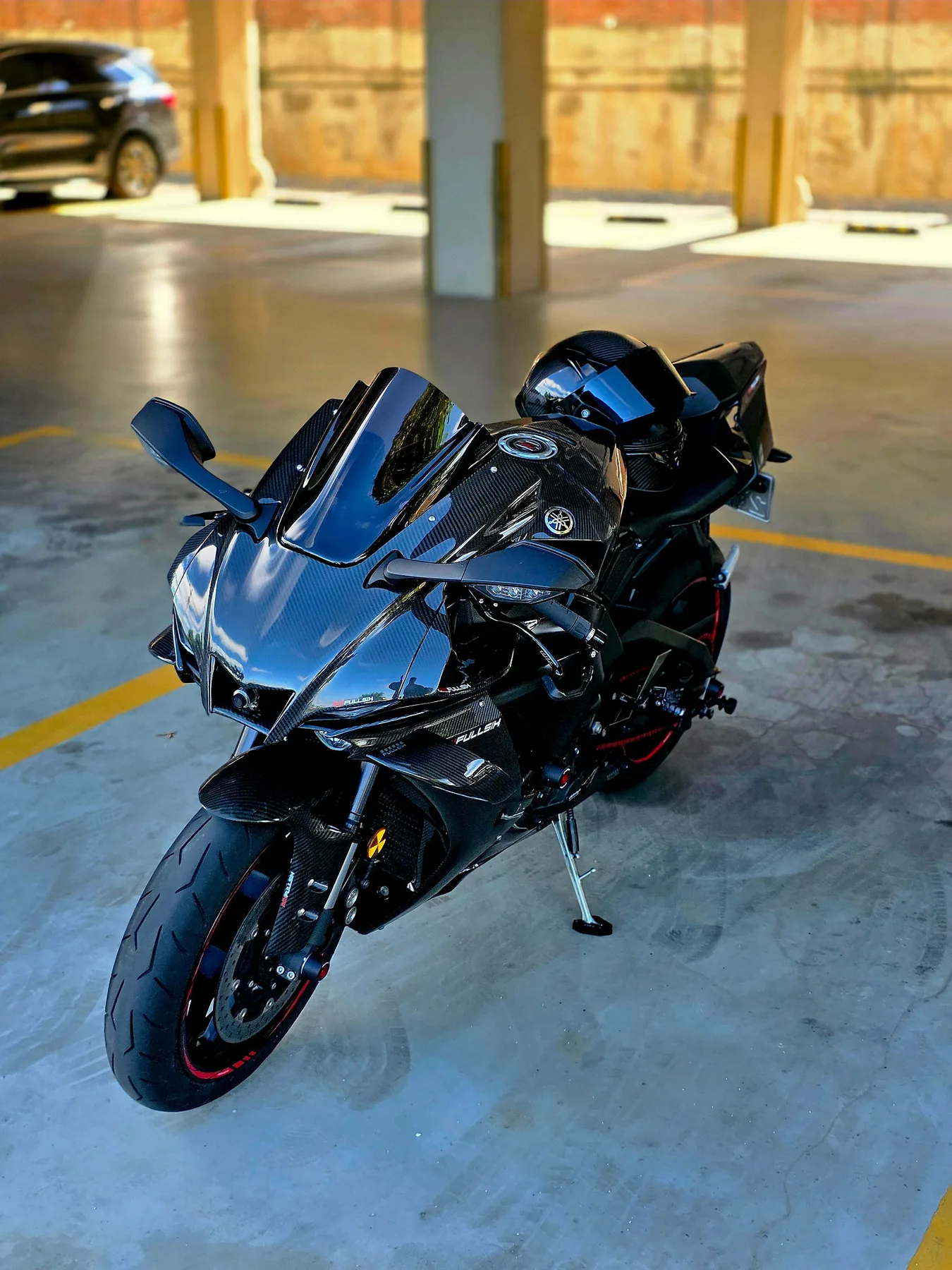 야마하 YZF R1 2022 블랙 사진 3