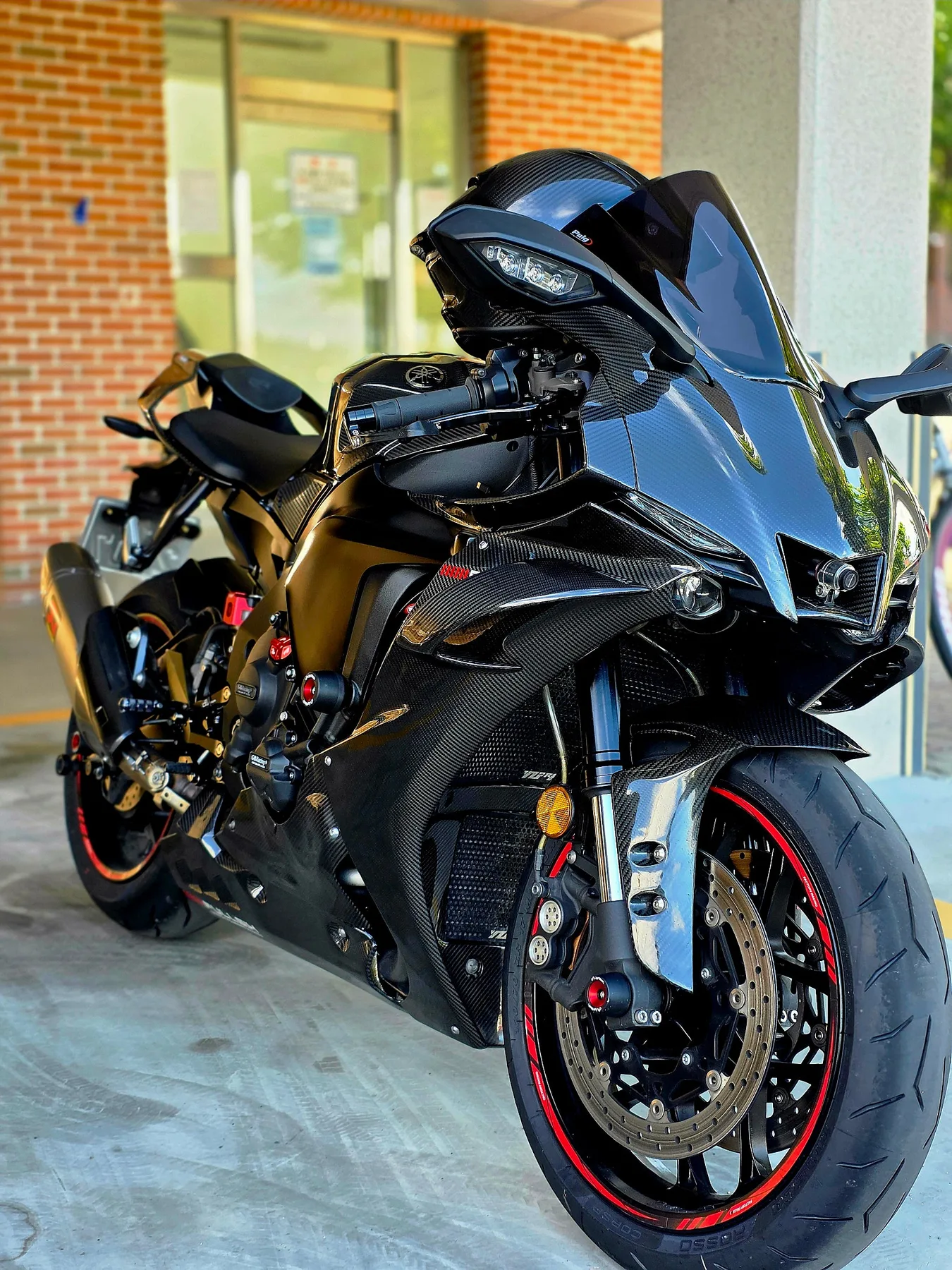 야마하 YZF R1 2022 블랙 사진 5