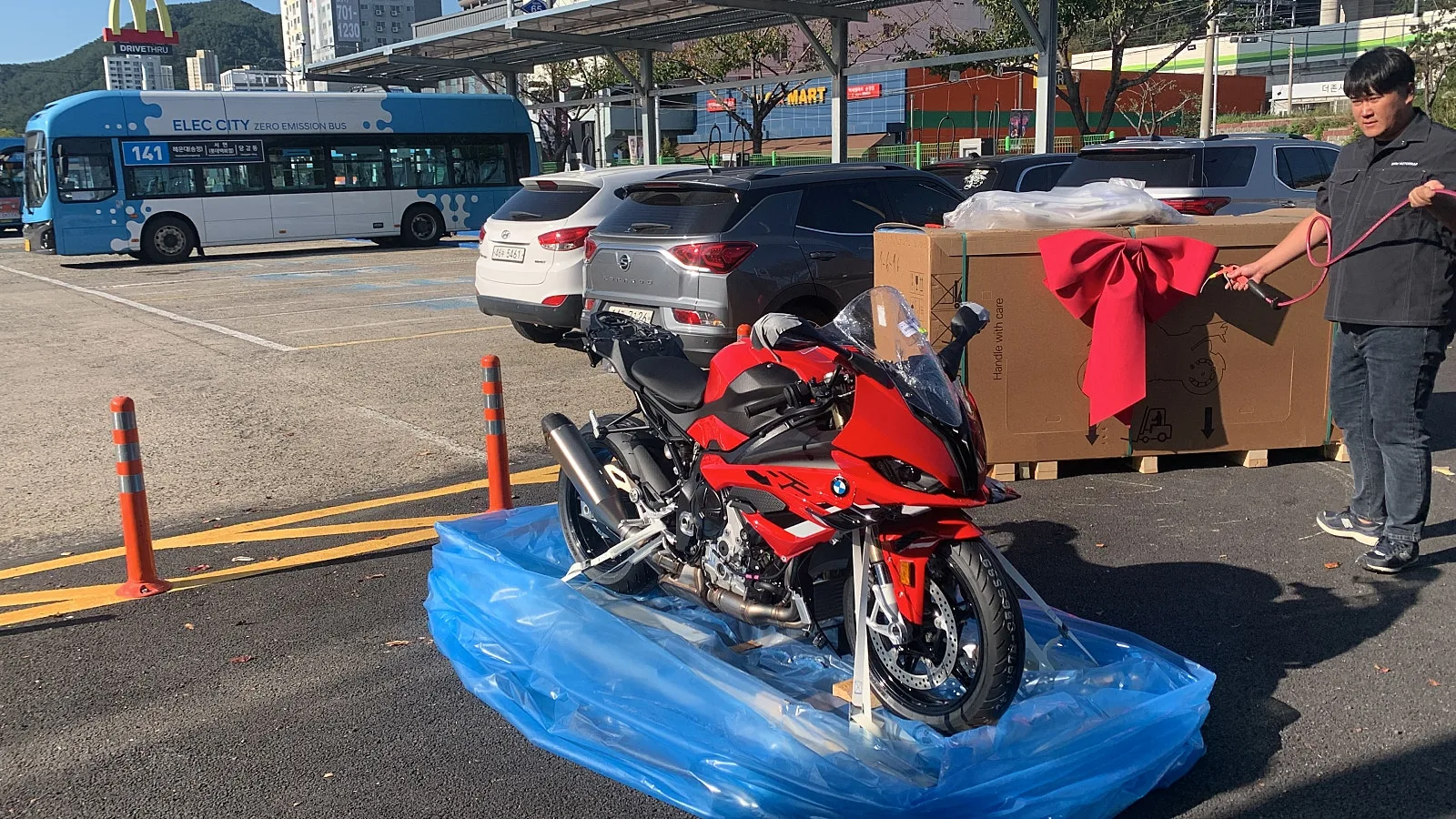 BMW S 1000 RR 레이싱팩 2023 레드 사진 4