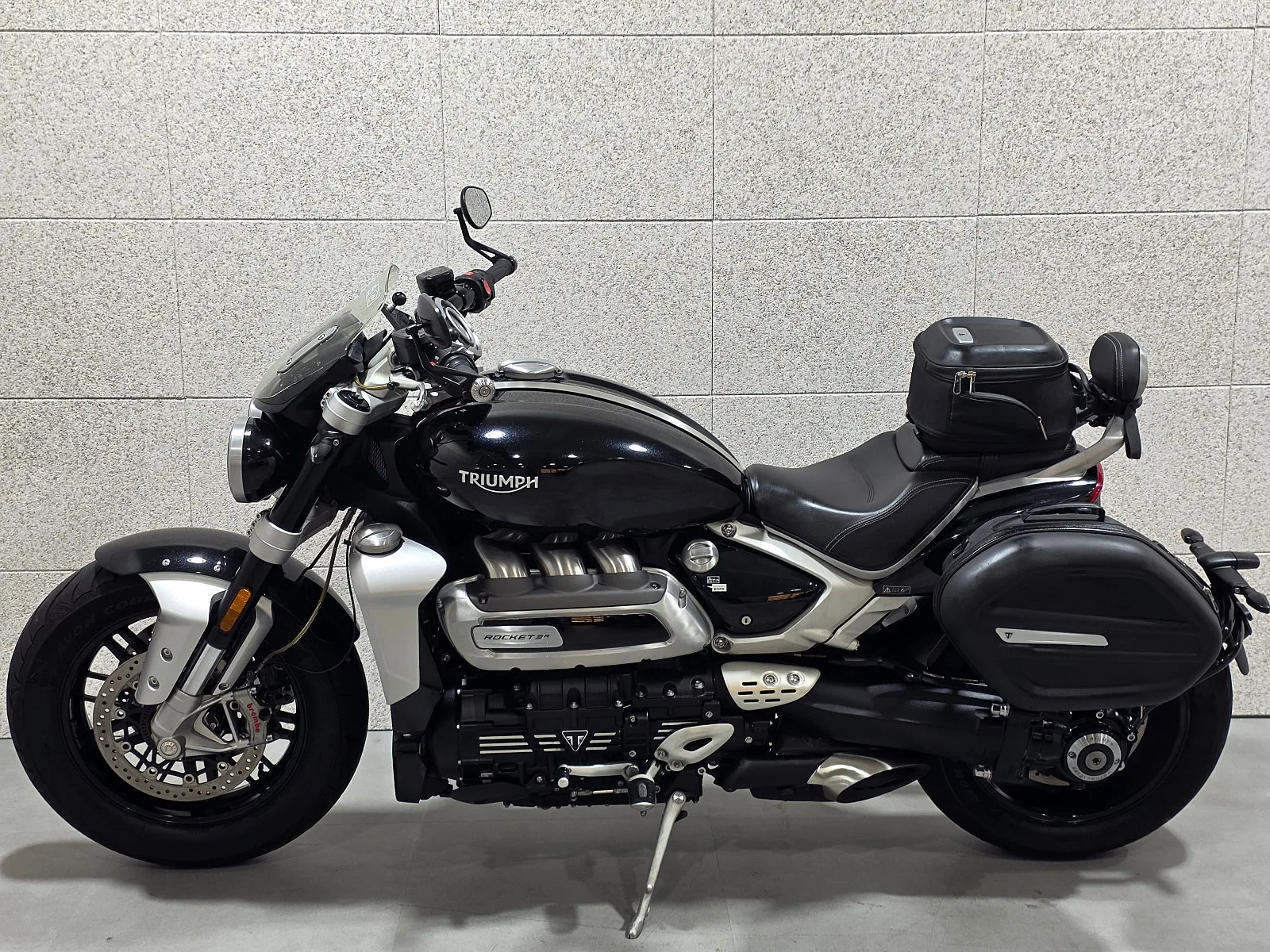 트라이엄프 로켓3R 2021 블랙