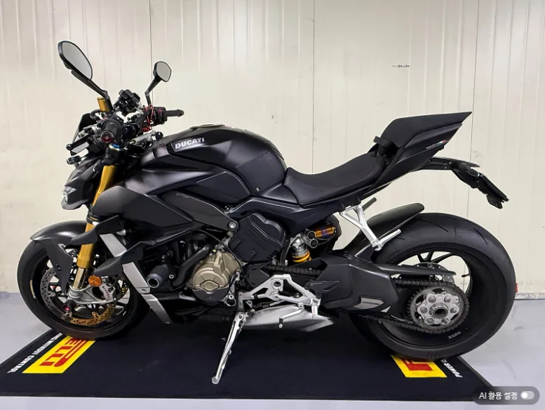 두카티 스트리트파이터 V4 S 2021 블랙 사진 1