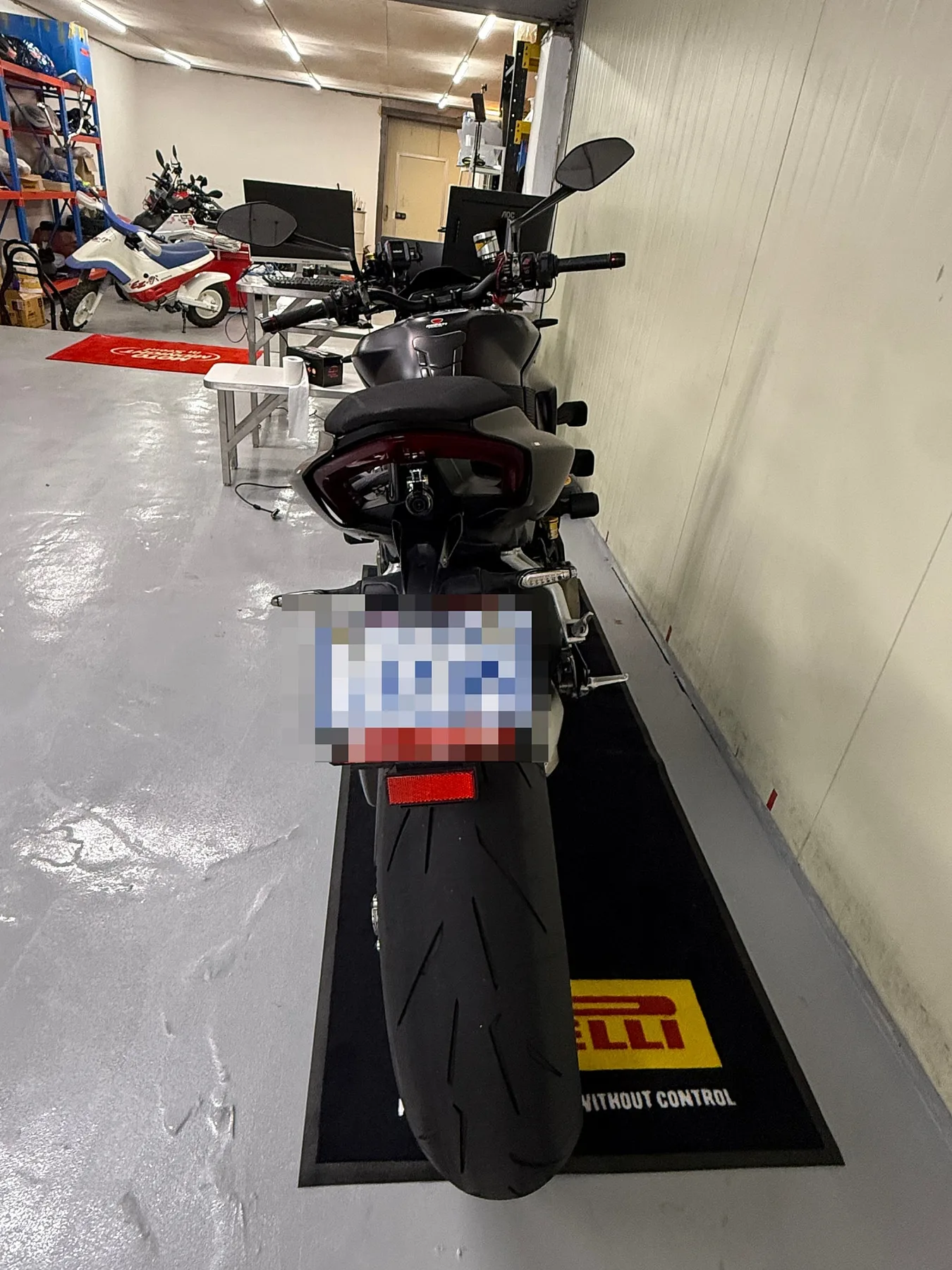두카티 스트리트파이터 V4 S 2021 블랙 사진 7