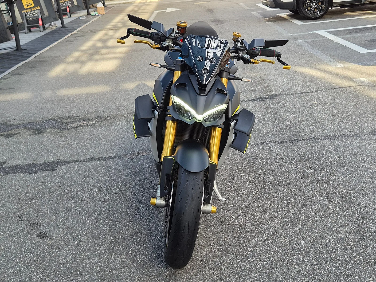 두카티 스트리트파이터 V4S 2021 블랙