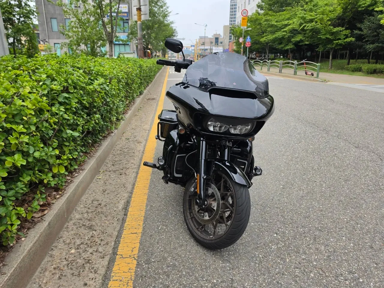 할리데이비슨 로드 글라이드 ST 117 2022 아드반블랙