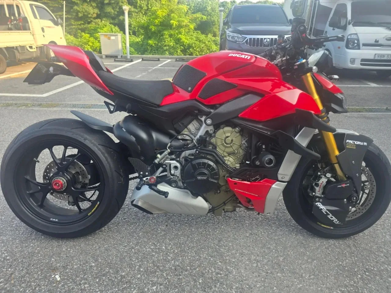 두카티 스트리트파이터 V4 S 2020 레드