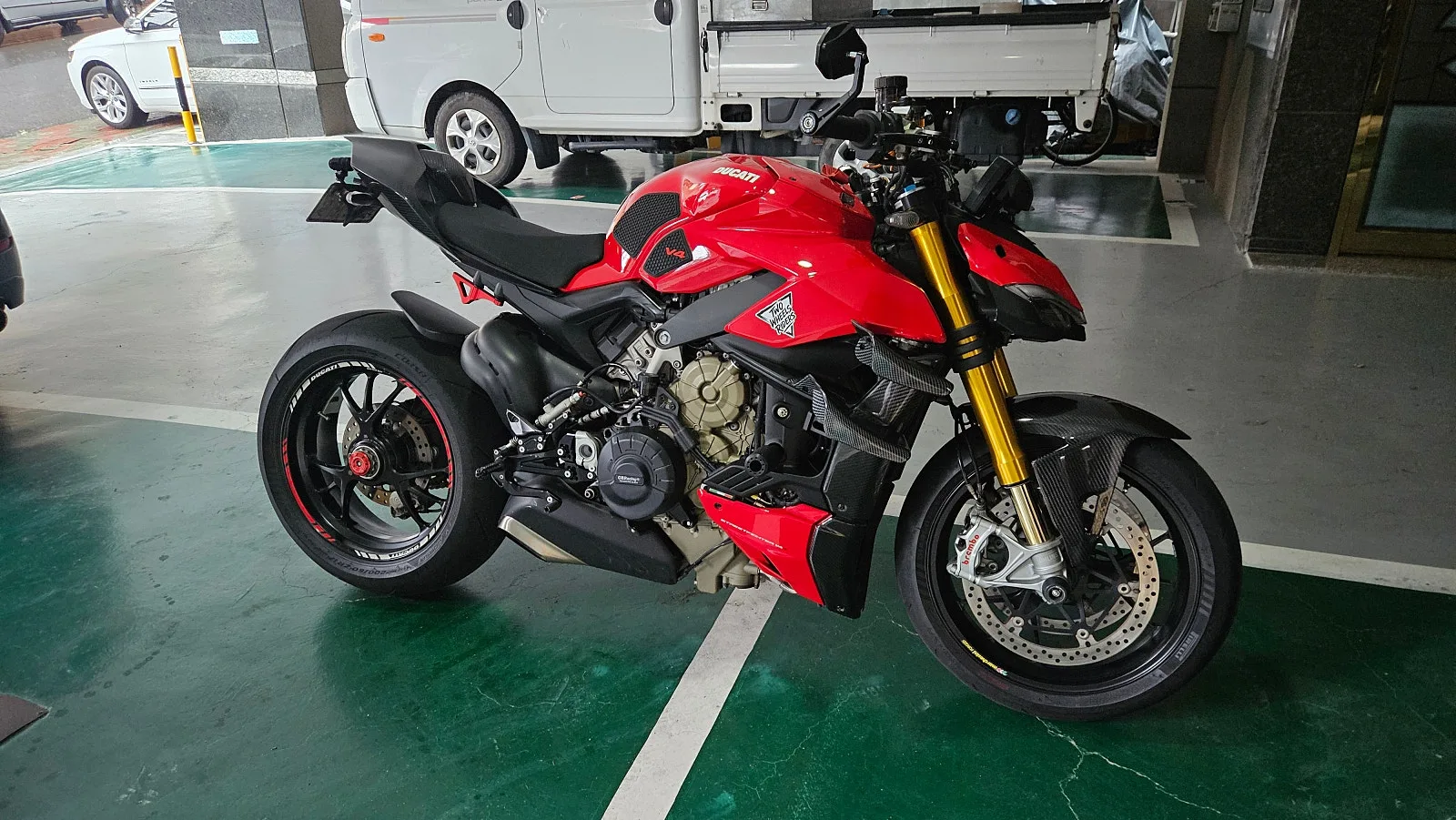 두카티 스트리트파이터 V4 S 2020 레드