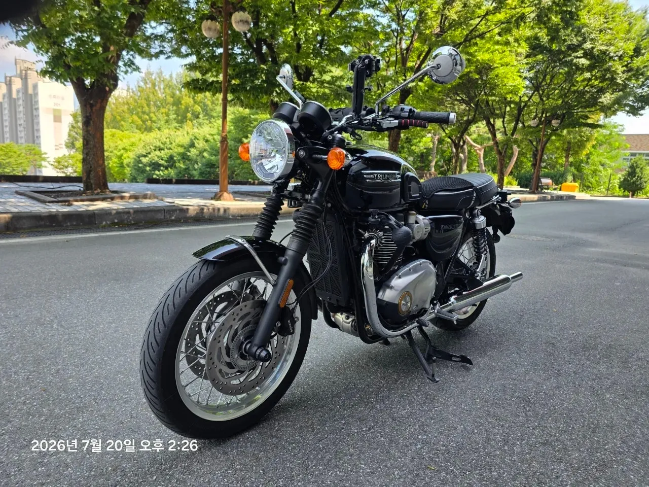 트라이엄프 본네빌 T120 블랙 2025 검정 사진 5