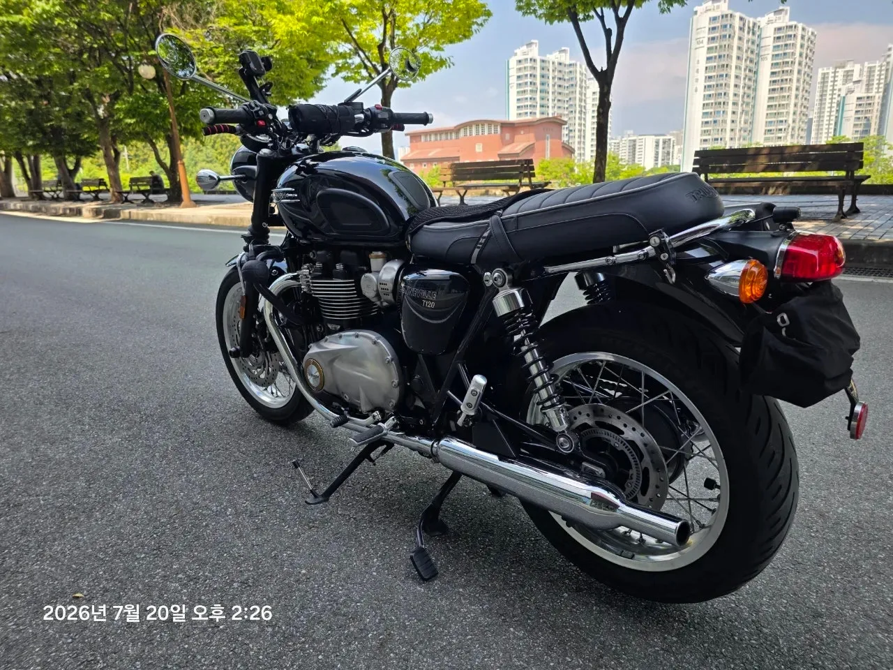 트라이엄프 본네빌 T120 블랙 2025 검정 사진 6