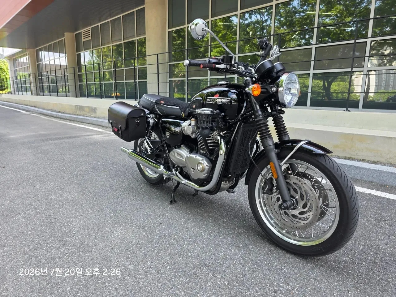 트라이엄프 본네빌 T120 블랙 2025 검정 사진 7