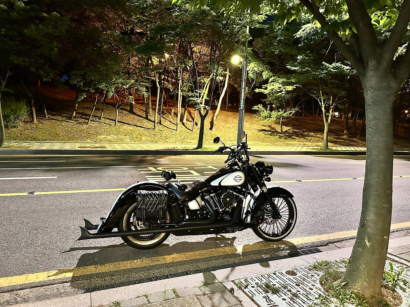 할리데이비슨 헤리티지 클래식 2018 블랙 사진 2