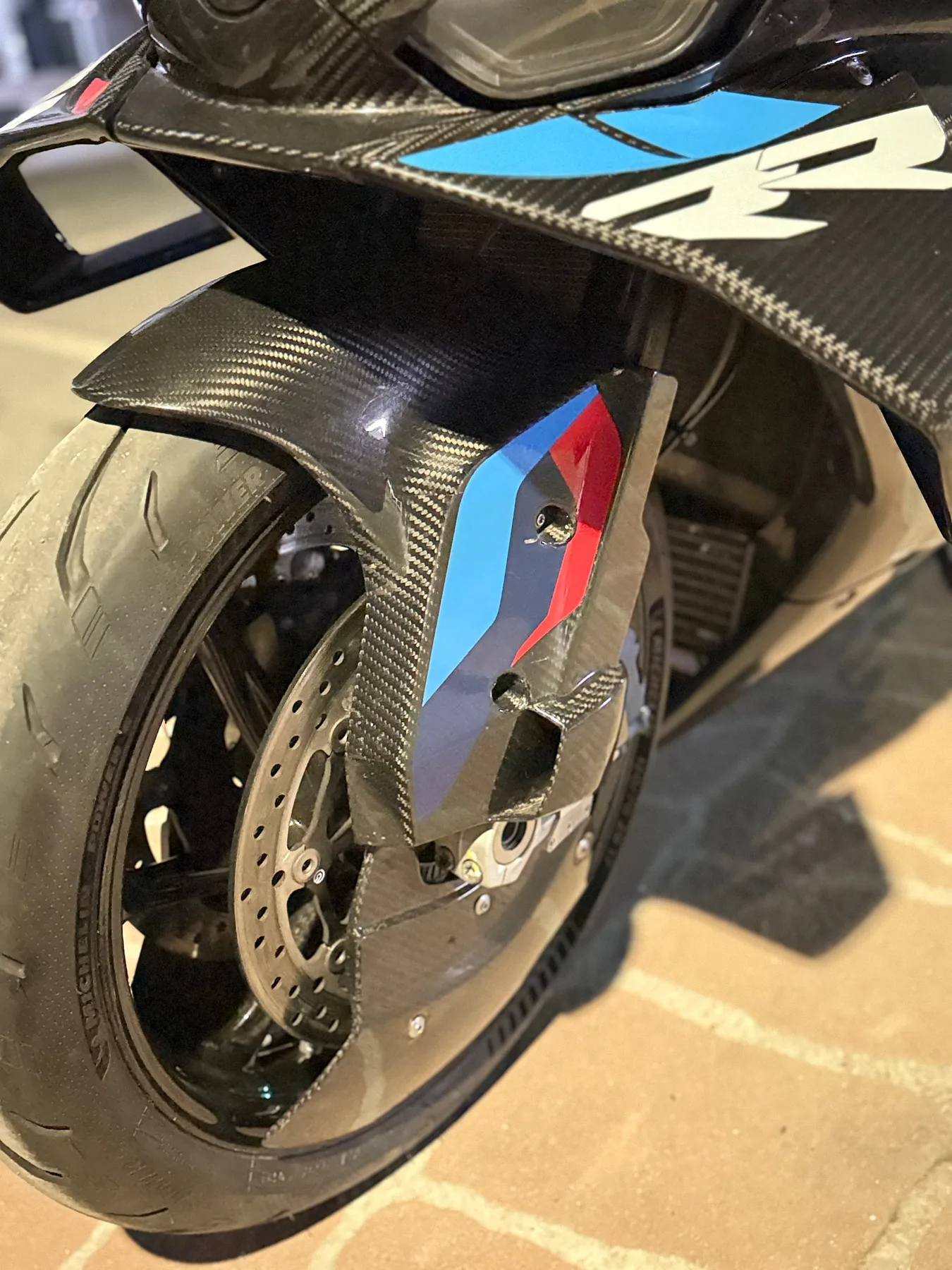 BMW M 1000 RR 컴페티션 2024 블랙 사진 3