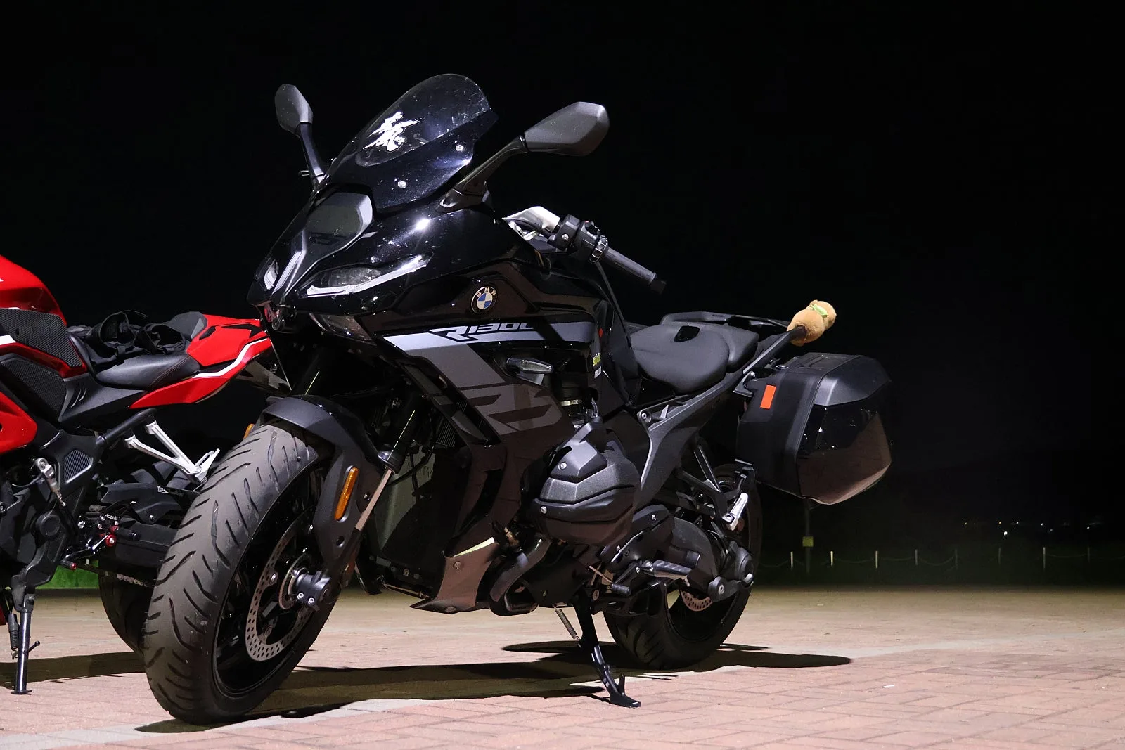 BMW R 1300 RS 2026 검정색