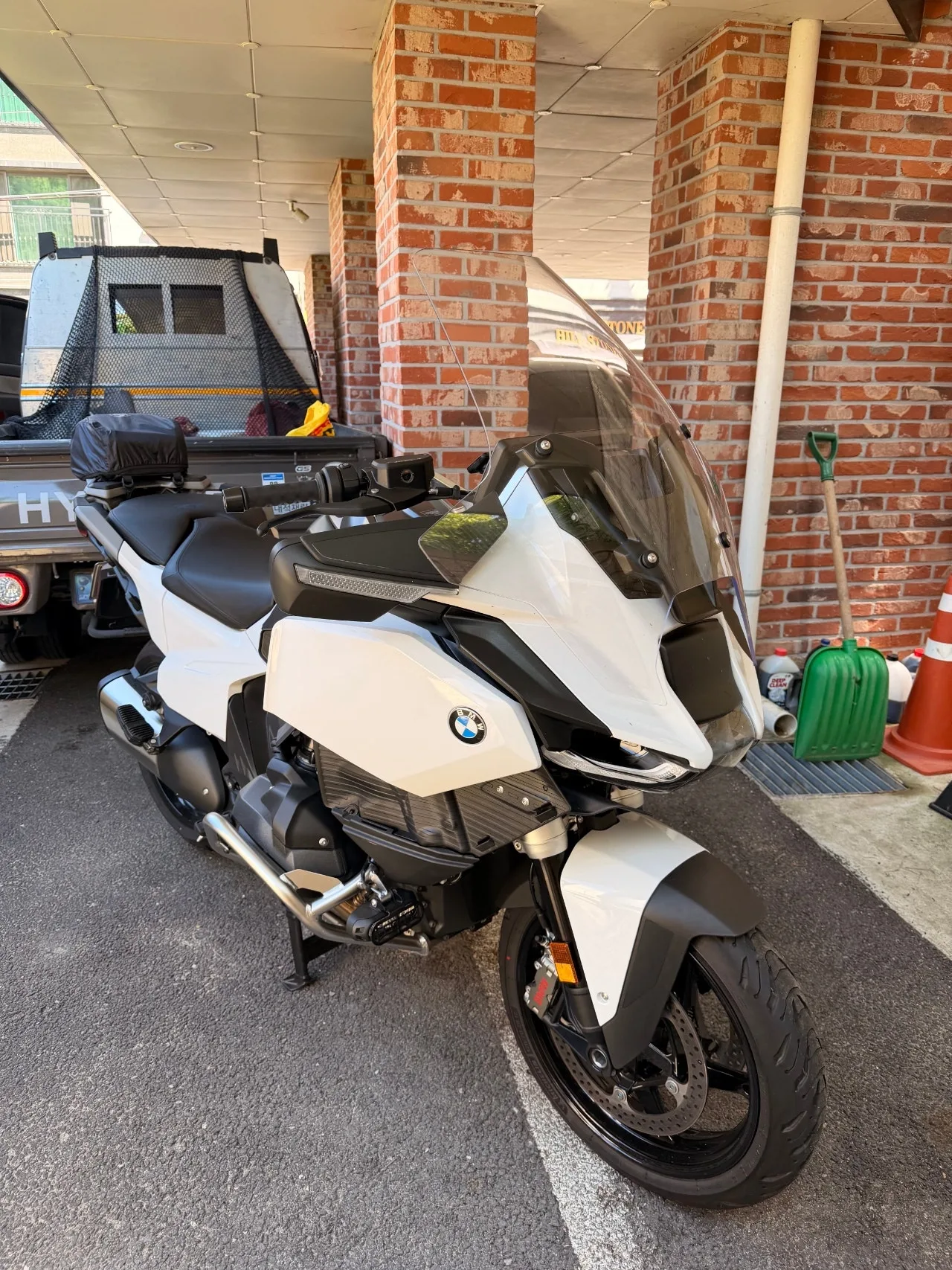 BMW R 1300 RT 2026 화이트 사진 3