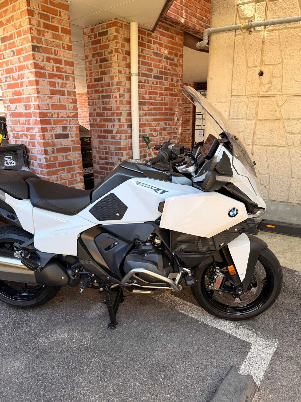 BMW R 1300 RT 2026 화이트 사진 4