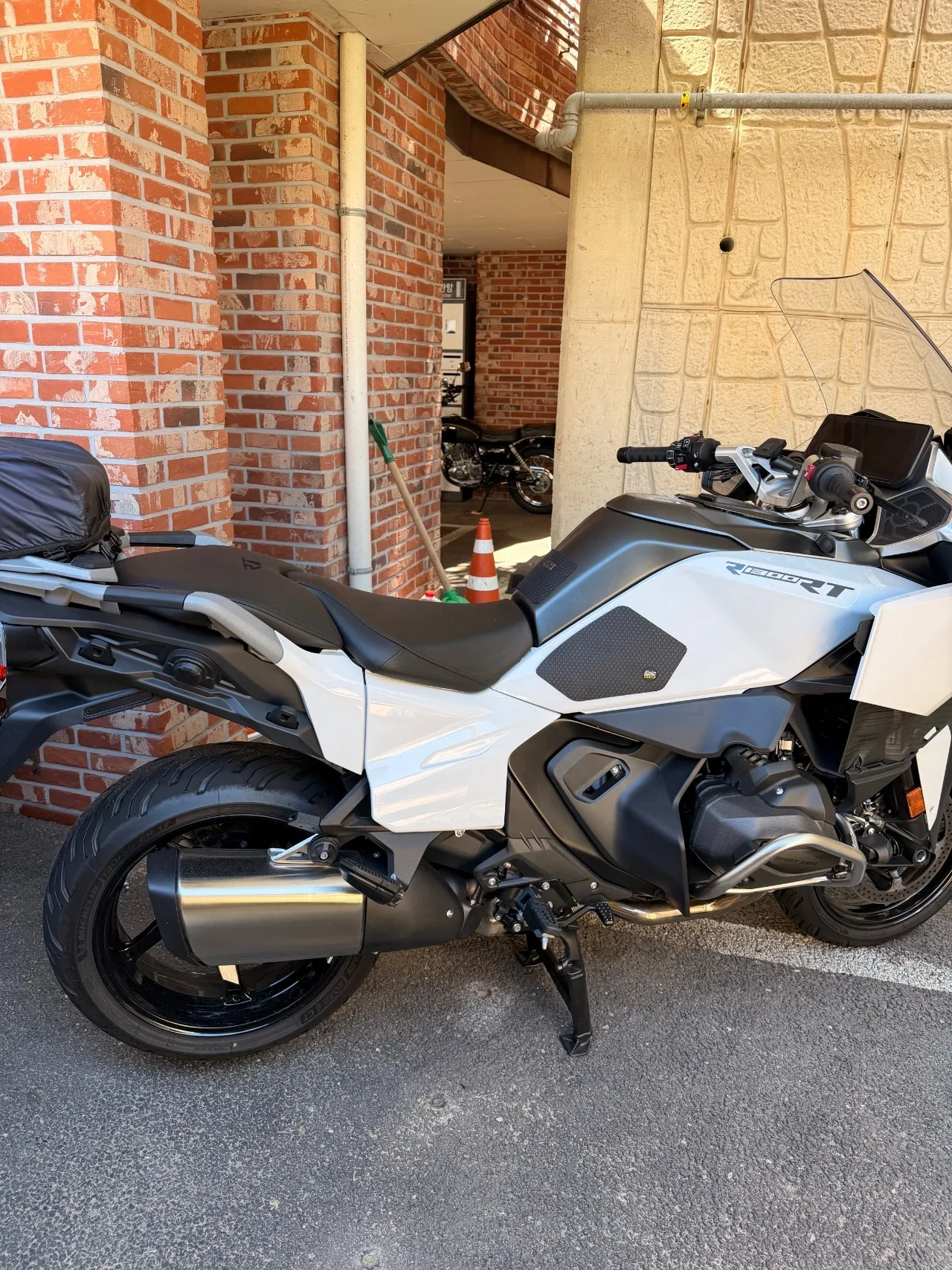 BMW R 1300 RT 2026 화이트 사진 5