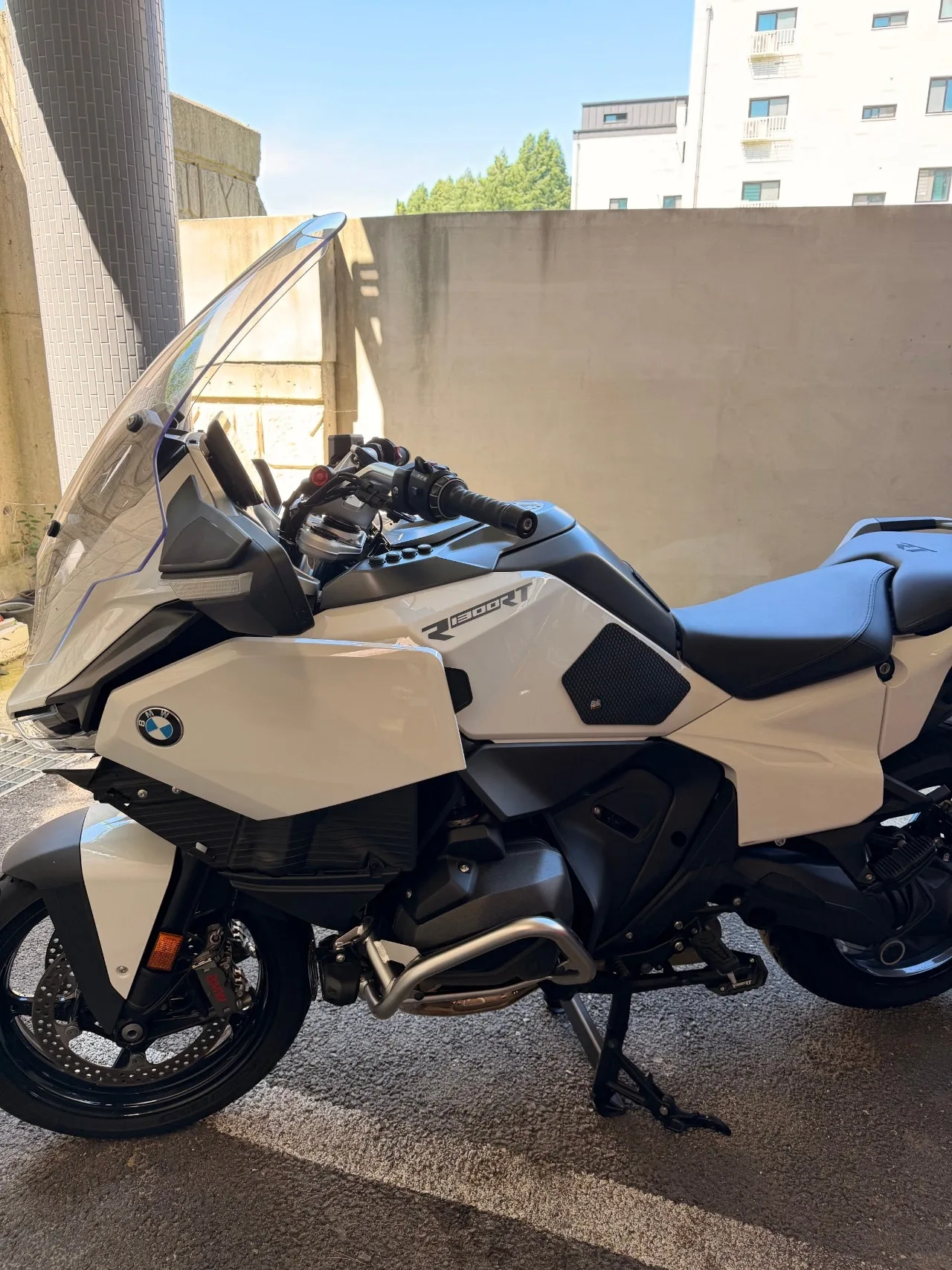 BMW R 1300 RT 2026 화이트 사진 8