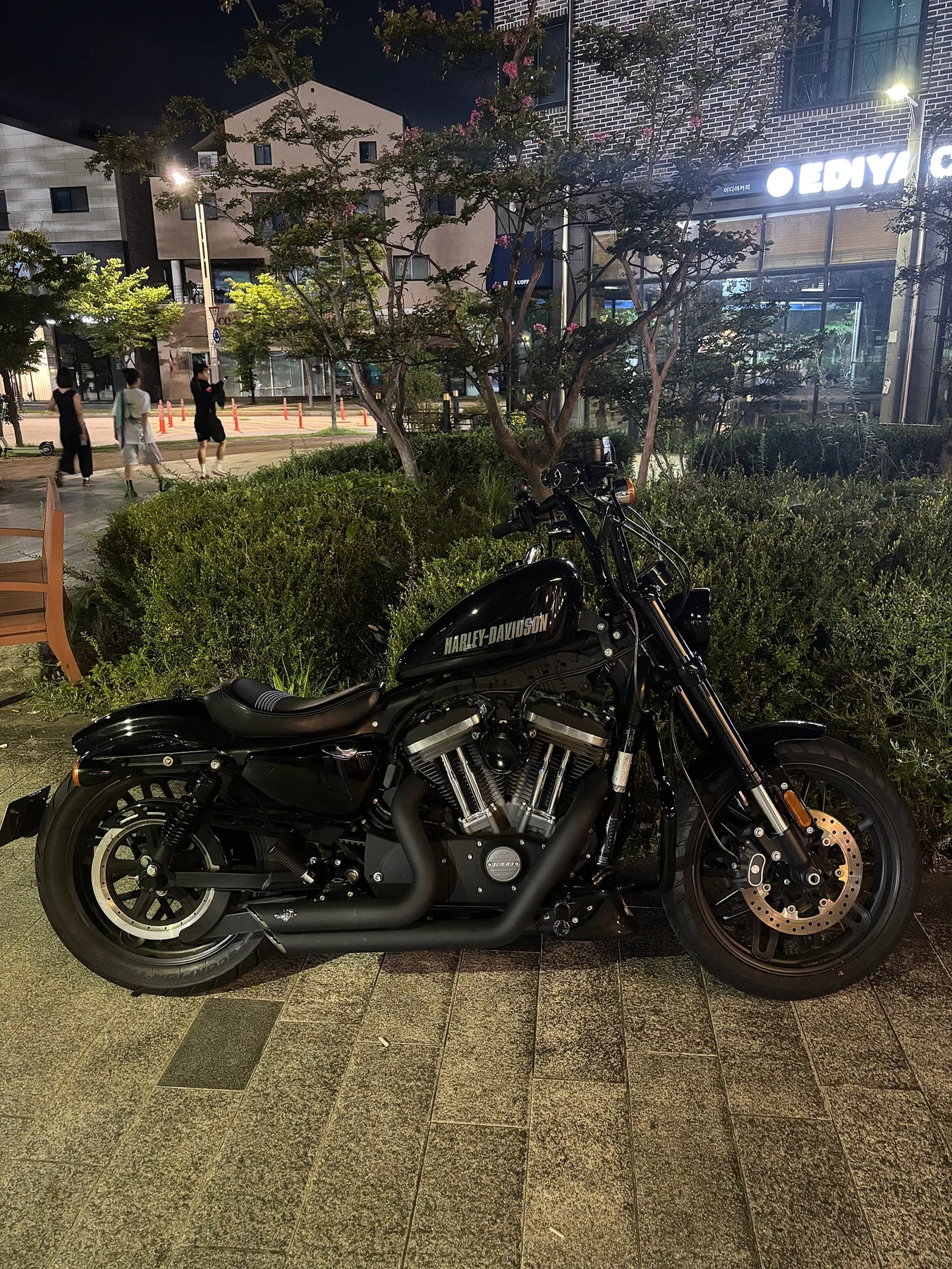 할리데이비슨 로드스터 1200 2018 블랙 사진 1