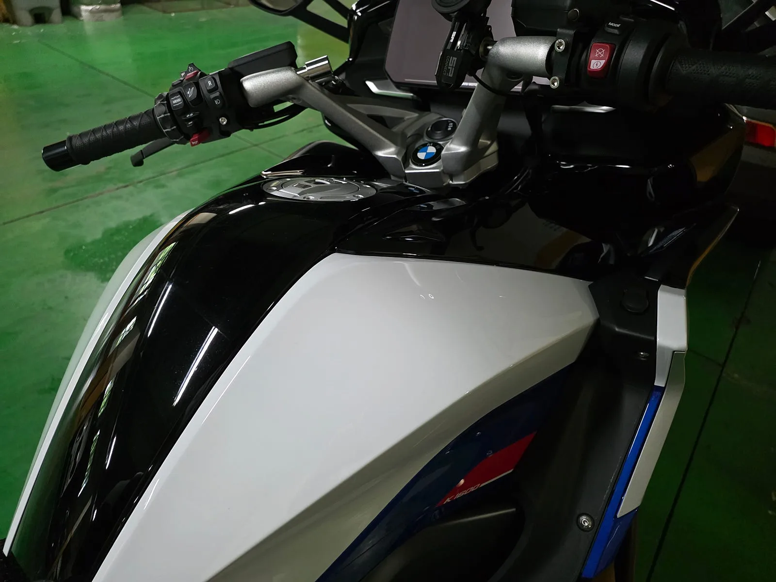 BMW K 1600 GT 2024 화이트 사진 2