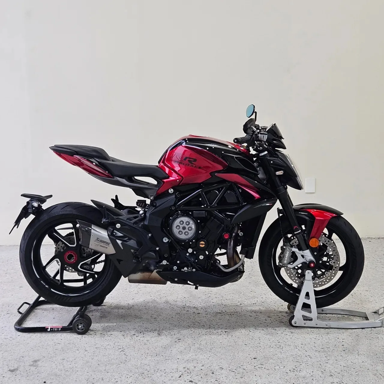 MV아구스타 브루탈레 800 RR 2024 로소 푸오코 네로 인텐소